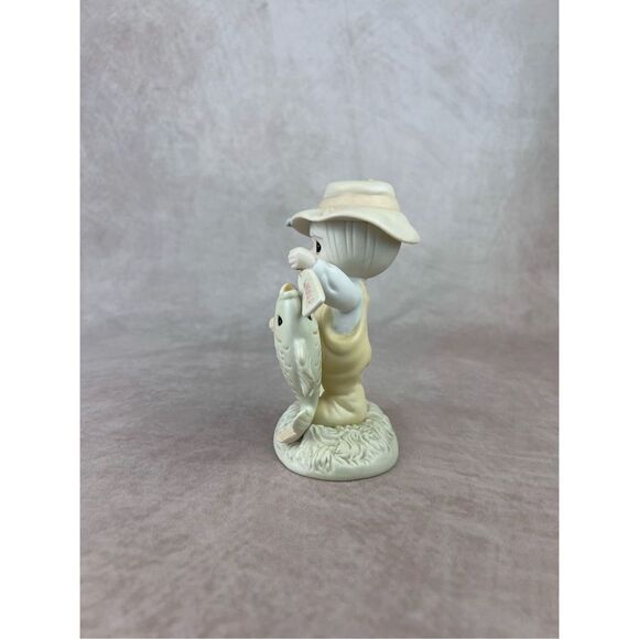 Vintage Fisherman Precious Moments Enesco Little Fisher Person Big Fish Hat Lure - Picture 4 of 7